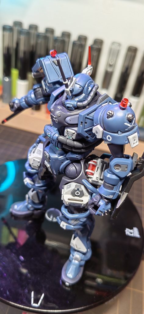 軍警 zaku–2枚目/制作者：Joshua