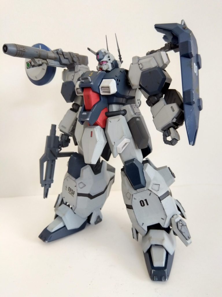 HGUCのグスタフ・カールUC版を小改造しました。肩部のキャノンはビルダーズパーツを組み合わせました。