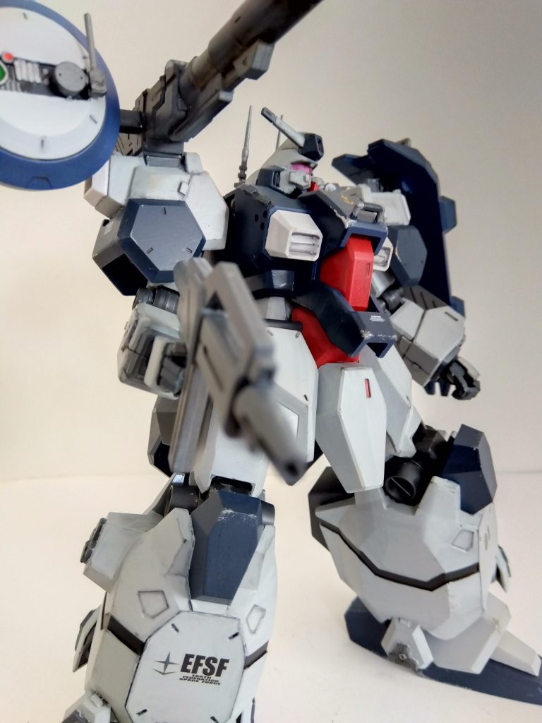 今回はセイラマスオ風に作ろうとして失敗した作品のリベンジとして作り直しましたが、関節部がヘタってたり、足首パーツが折れたりと大変でした……