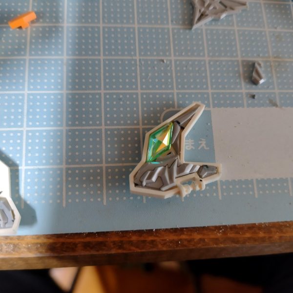 今までやったことはなかったのですが、製作途中を少し載せてみようと思います。先日公開した【ダブルオースカイメビウスDIVEインフィニティ】のものです。①ダイバーアークの頭改造②アンテナ製作③主要パーツ④フェニックスジェネレータ作成途中⑤各部調整確認⑥オマケ最後の一枚は製作途中ではないですが、本編に載せきれなかったオマケ画像です。（5枚目）