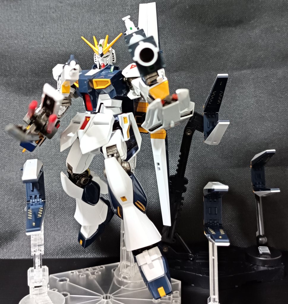 こんなに狙われたら絶体絶命でしよ(zaku-kao10)