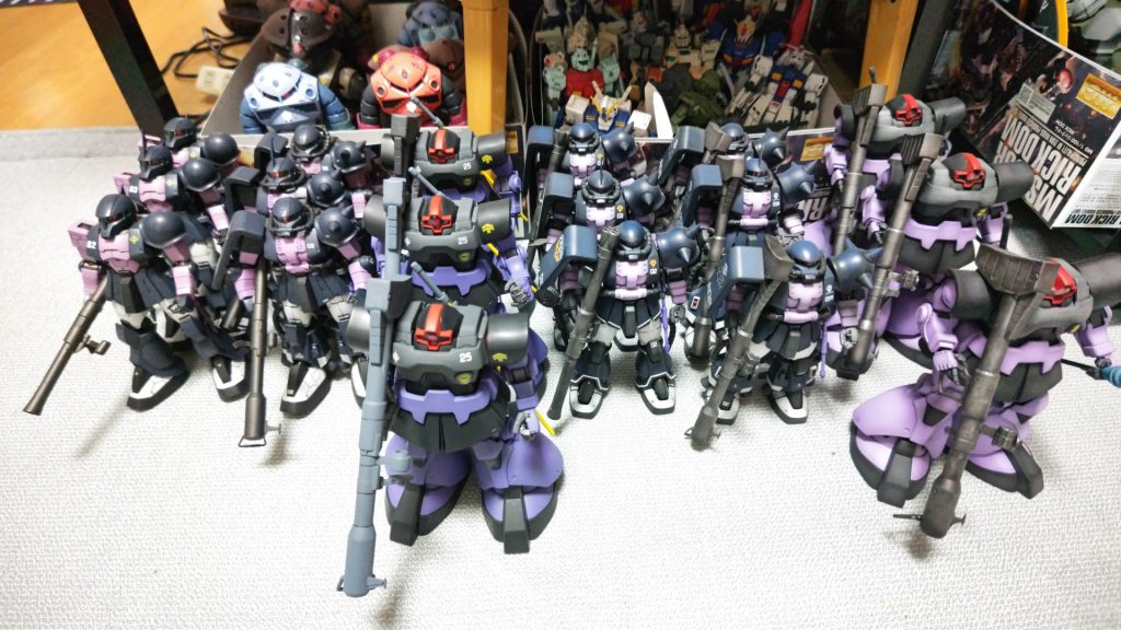 作品名：黒い三連星症候群💦<p>新旧MGキットを集結させました💦通常の三倍売れる商品群です💦💦💦 左から旧ザク、旧MG高級機動型ザク、ドムver1.0、S型ver2.0、高機動型ver2.0、ドムver1.5 何年もかけて揃いました💦</p>
