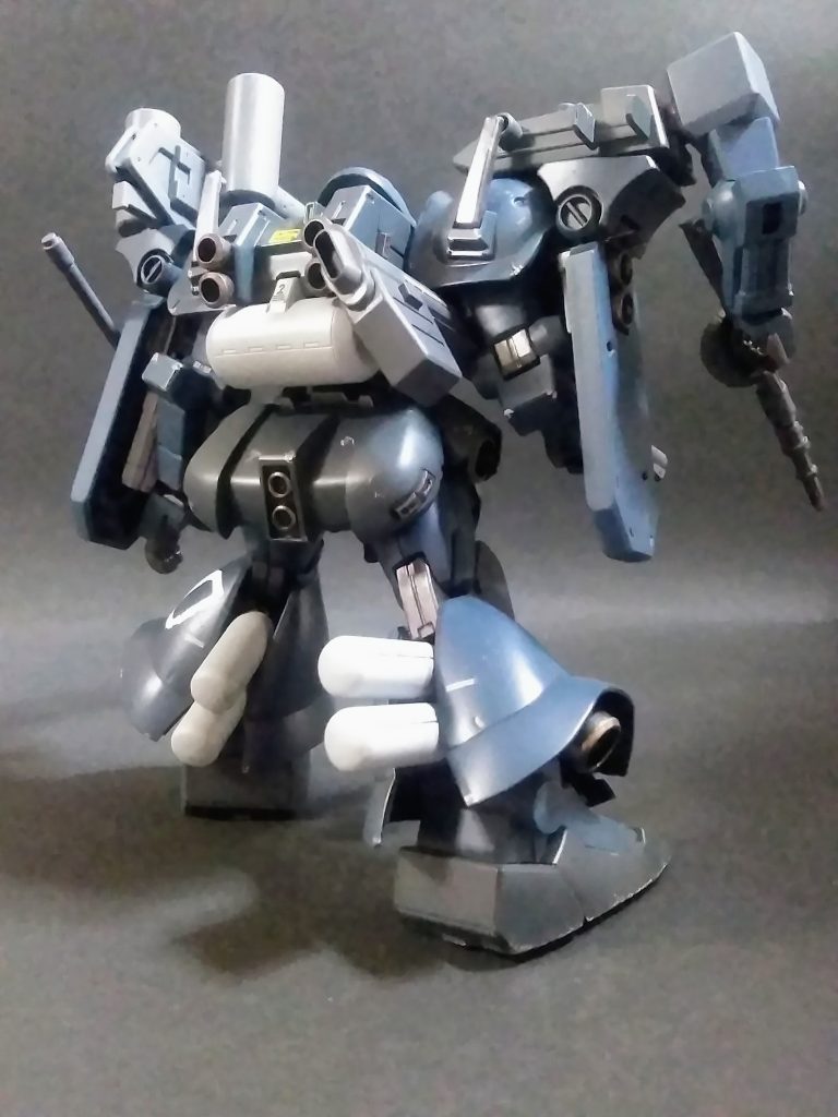 『ゼク・アイン』には用途に併せた1,2,3の武装形態があります 🤔現状の装備は 3 つのドレにも属さない第４の装備 🙄う～んﾝ💦盛り過ぎです 😩まぁ、上位機？の『ゼク・ツヴァイ』よりはマシかな 👇