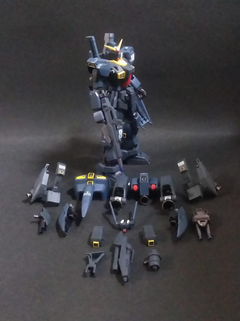 トリを勤める『RX-178 ガンダム Mk-Ⅱ』には増加装甲&武装を装着です 😋そうそう！この子は古い方のHGキットです 😊REVIVE版のスマートフォルムも良いですが｢UP主｣は骨太な雰囲気がアル、この子の方が好みですね 😍💕