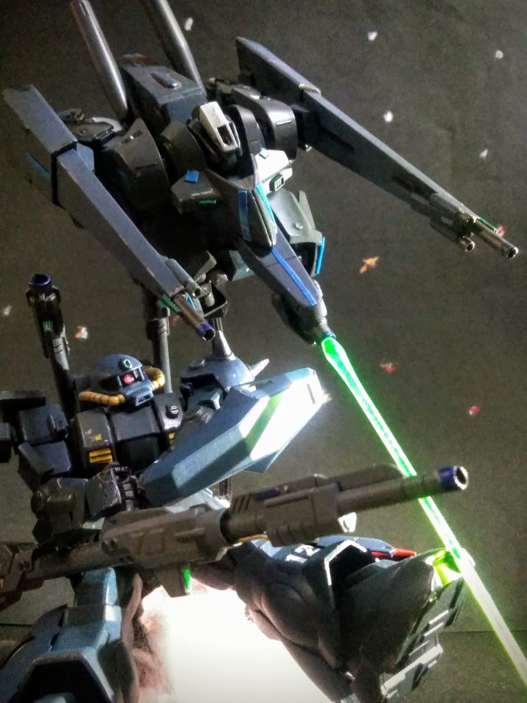 旧キットの『ギャプラン』も完全変形します 😚 ﾀﾝｼﾞｭﾝ ﾍﾝｹｲ ﾀﾞｶﾗ ﾈ武装も相変わらず寂しいのでノーズ部分にビーム砲をアシラッておきました 😤💨『ハイザック』は色々と強化してアル設定とはいえ、ビーム兵器を持たせすぎましたかねぇ 😏