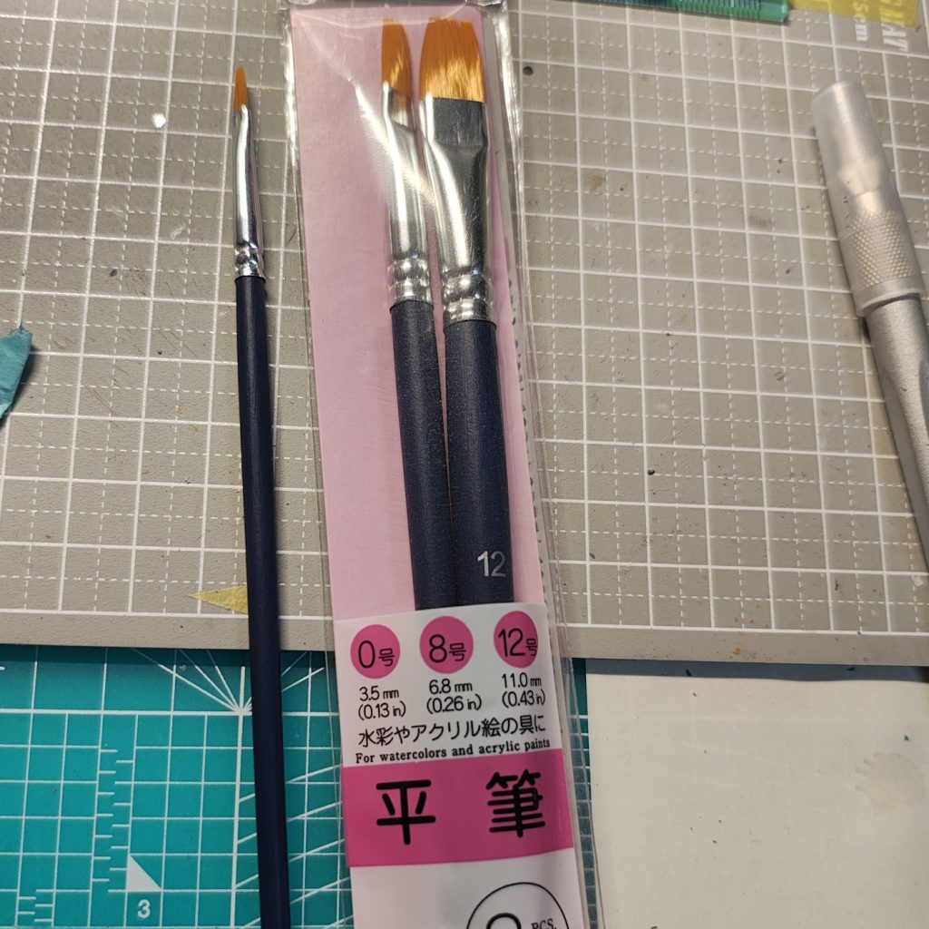 作品名：DAISO 平筆3本セット<p>やっと塗れるフェイズに入りました。 今更このDAISOの3本セット試したら一番細いの、案外塗りやすい。耐久度はわからないのと、塗り易い色(グレー、ブルー)しか塗ってないので気のせいの可能性はある。あと難点は、残りの2本使 [&hellip;]</p>
