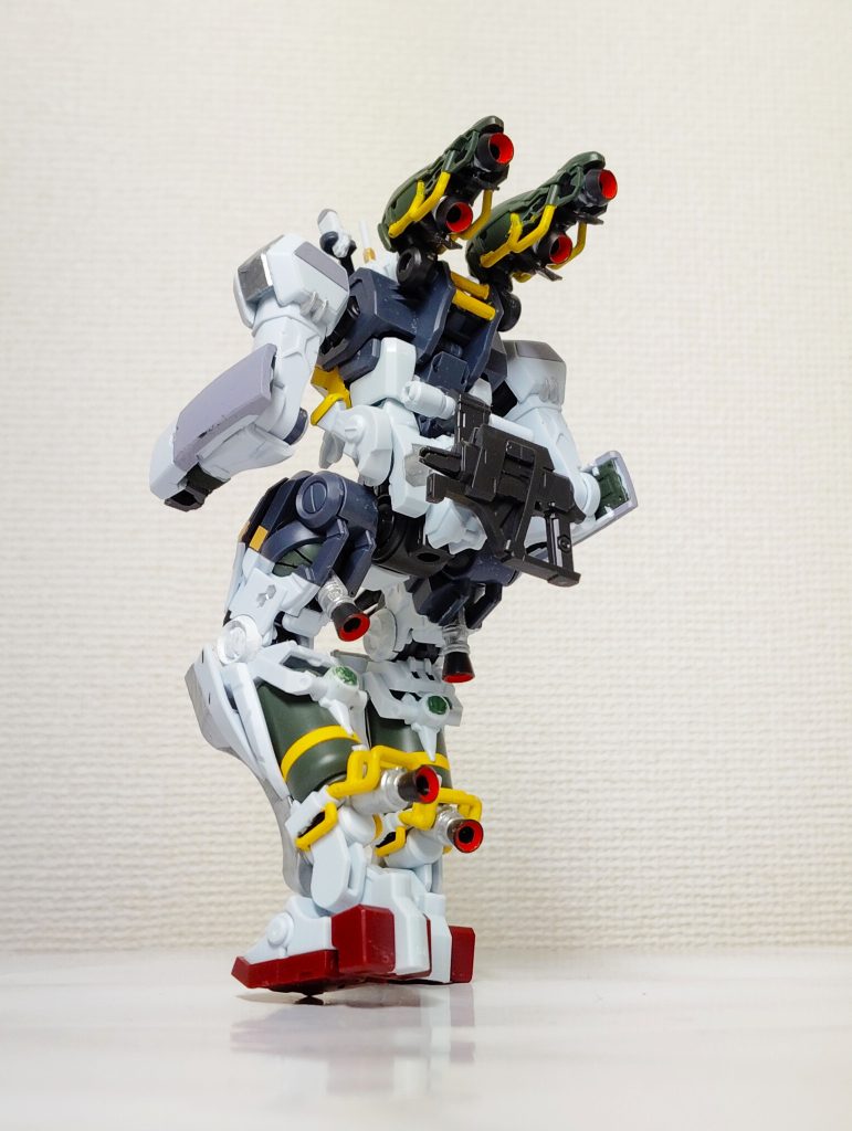 ボカタ機だけ素直に足のソール部分が赤。