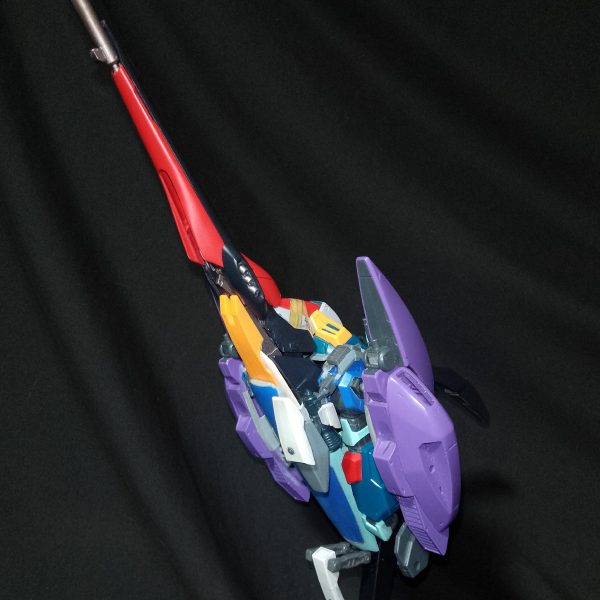 超お久しぶりです(^_^;)　長らく放置プレイだったやつを再開　一応形になりつつあります　ものすごい改造量で何をどう弄ったか説明しきれないｗ　変形の工程で自分でも分からなくなるｗ　脚と羽根がまだ付けてないのでイメージ沸かないかもですｗ　肩とシールドにランディングギヤみたいなのを仕込んでます　ゼータとかを見ると　ランディングギヤがソリみたいな形状で凄く小さいんですが　そんなので機体をささえられるのだろうか？　変形の肝になるシールドをオリジナルデザインに変更して伸縮　折りたたみ　接続軸　ホールドアーム　ランディングギヤと　めちゃくちゃ盛り込んだシールドとなりました　多分シールドだけで数回投稿出来るだけギミックモリモリです（2枚目）