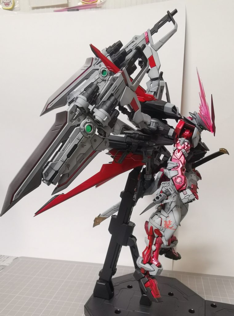 細マッチョにあり得ないボリュームの背負い物。破壊力がすさまじい。