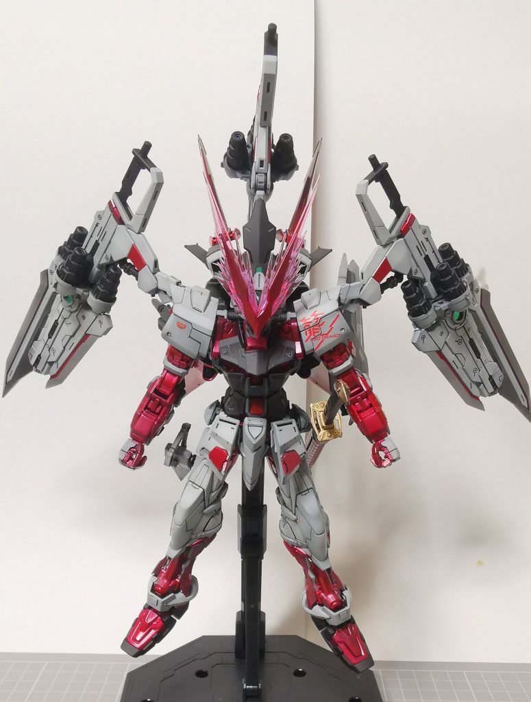 フレームは、黒サフ→シルバー→クリアーレッド→艶あり仕上げ。ボディは、白ではなく薄いグレーを黒立ち上げからの艶なし仕上げ。艶ありと艶なしが混在するとめんどいです⤵️