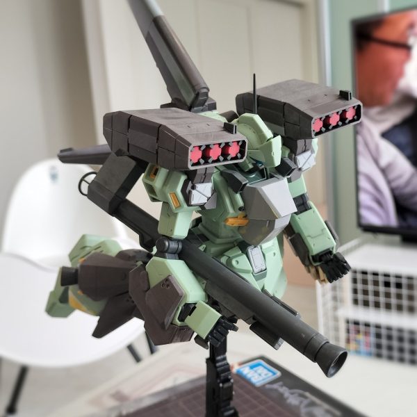 整面しつつもう数か所筋彫りを追加してから、しっかりとした表面処理に移ります。色々仕込んでるので完成が楽しみ。