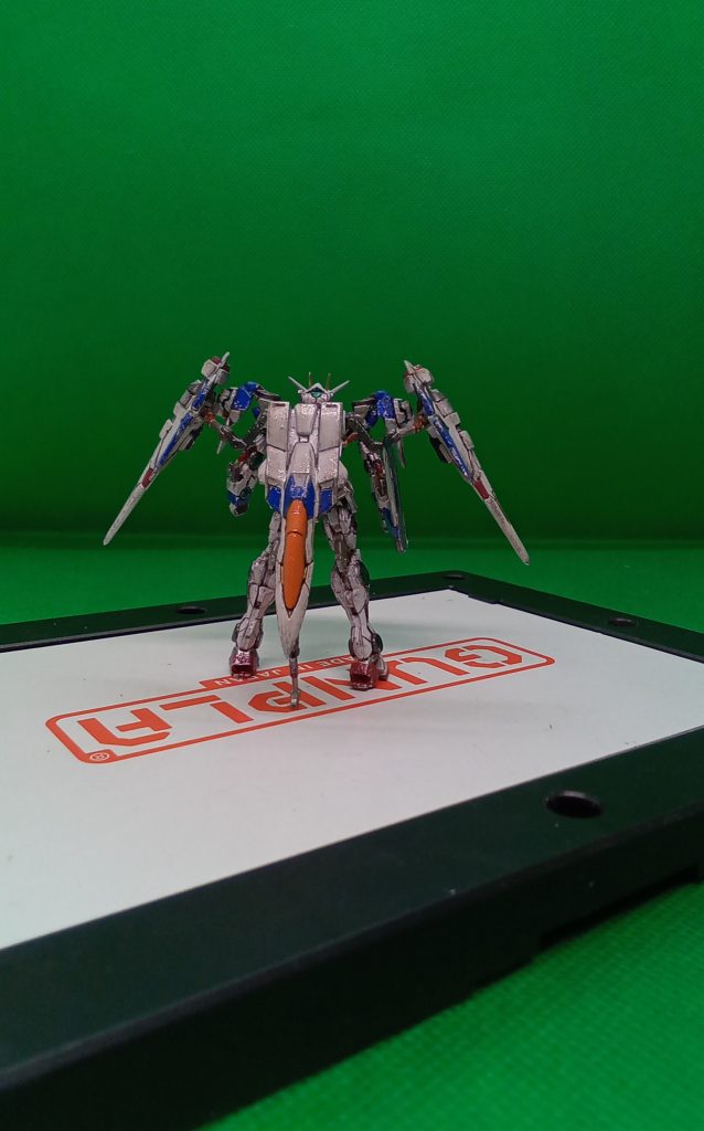 RGダブルオーライザーを参考に塗装所々に金と赤を差し色