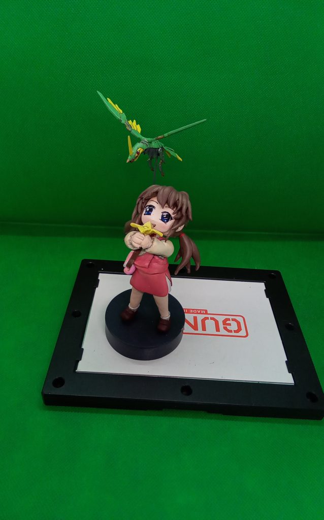 エルはニューファンドでフルスクラッチトリィは鳥のようなプラモを小改造角を付けて瞳はエポパテで造型角はアッガイの爪を使用してますw