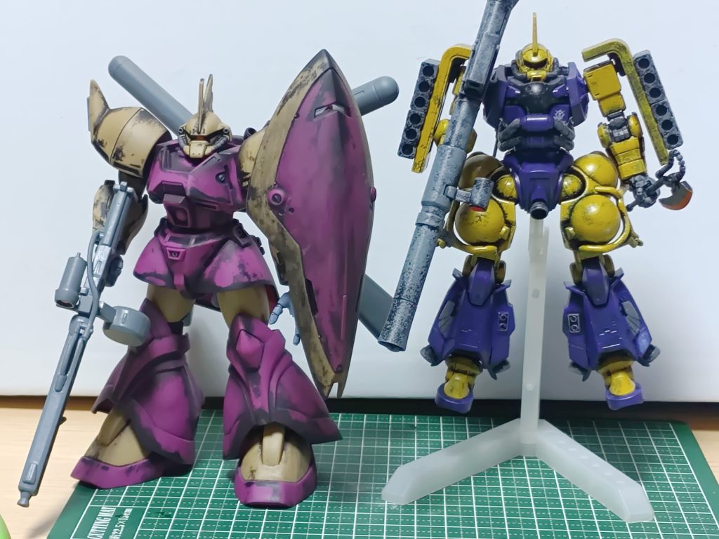 右の作品は前投稿をしたジークアクスの世界線オリジナルシーマ様専用高機動型ザクです。