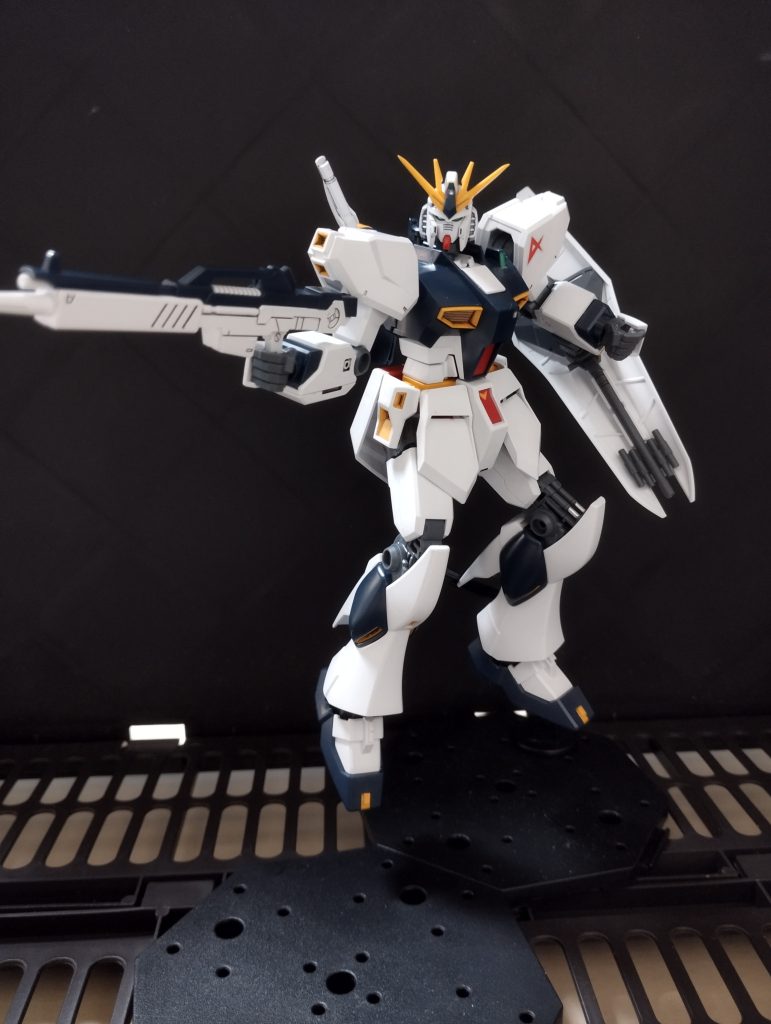 装備ポージング。