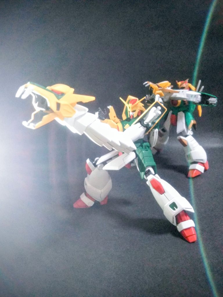 劇内だとドンだけ伸びるﾝだッ⁉️な演出の　　　💅ドラゴン クロー💅&nbsp;キットには延長用腕部が４個付属 😚ご覧の様なアクションが可能です 🤩🎶旧キットも延長用腕部(1/144 Gガンダムグレードアップセット＂旧キット専用＂)を使用してイルのですが 🤔・・・画角が悪くて、目立たない 😭💦