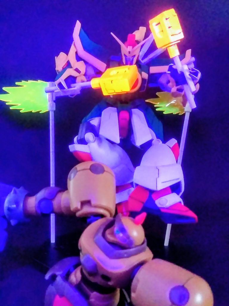 此方は『錘(すい/つい)』柄の先端に球状や瓜(うり)の様な形をした重い金属の塊(おもり)を取り付けた打撃用の武器です 🤔『金瓜鎚(きんかすい)』とも呼ばれます😚所謂『メイス』や『ウォーハンマー』と同類ですね 😌&nbsp;片手で持つ『単錘(たんすい)』もありますが、両手に持って戦う『双錘（そうすい)』が一般的 🙄