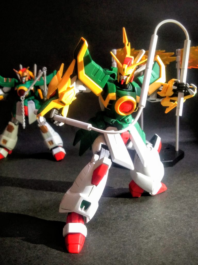 はい！みんな大好き？😆💕💓💓三節棍(さんせつこん)💓💓3本の長さ50〜60cm程度の棒を鎖や紐で連結した中国武術の『軟兵器』です 🙄『棍(棒)』と『フレイル(振り竿)』の特性を併せ持ち、長短を自在に変えながら、複雑な軌道で打撃や防御を行う変幻自在な武器として有名ですよね 😍別名『三節鞭』&nbsp;扱いが非常に難しく、使いこなすには長年の修練が必要・・・🤕まぁ、御存知ですよね 😁