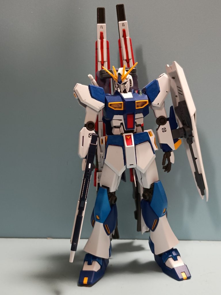 まずは正面から('ω')ノベースは福岡νガンダムなので配色は青寄りでしたが、追加塗装で青多めに(*'ω'*)基本色は青が一番好きなので個人的に満足(*´▽｀*)