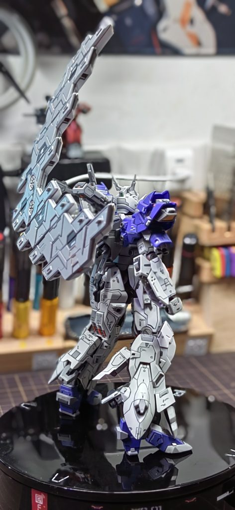 Moon Gundam–3枚目/制作者：Joshua