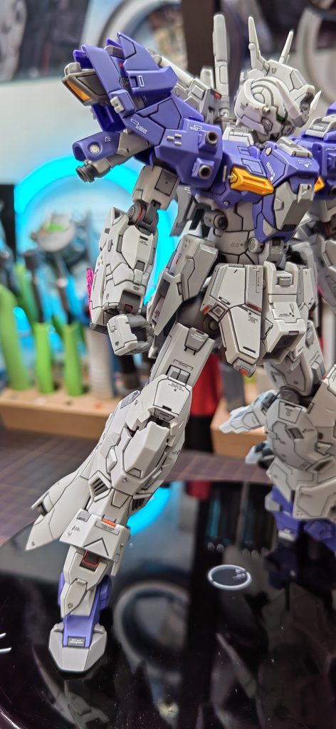 Moon Gundam–2枚目/制作者：Joshua