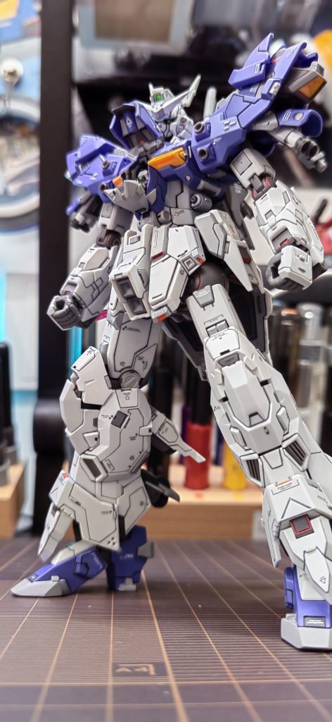 Moon Gundam–3枚目/制作者：Joshua