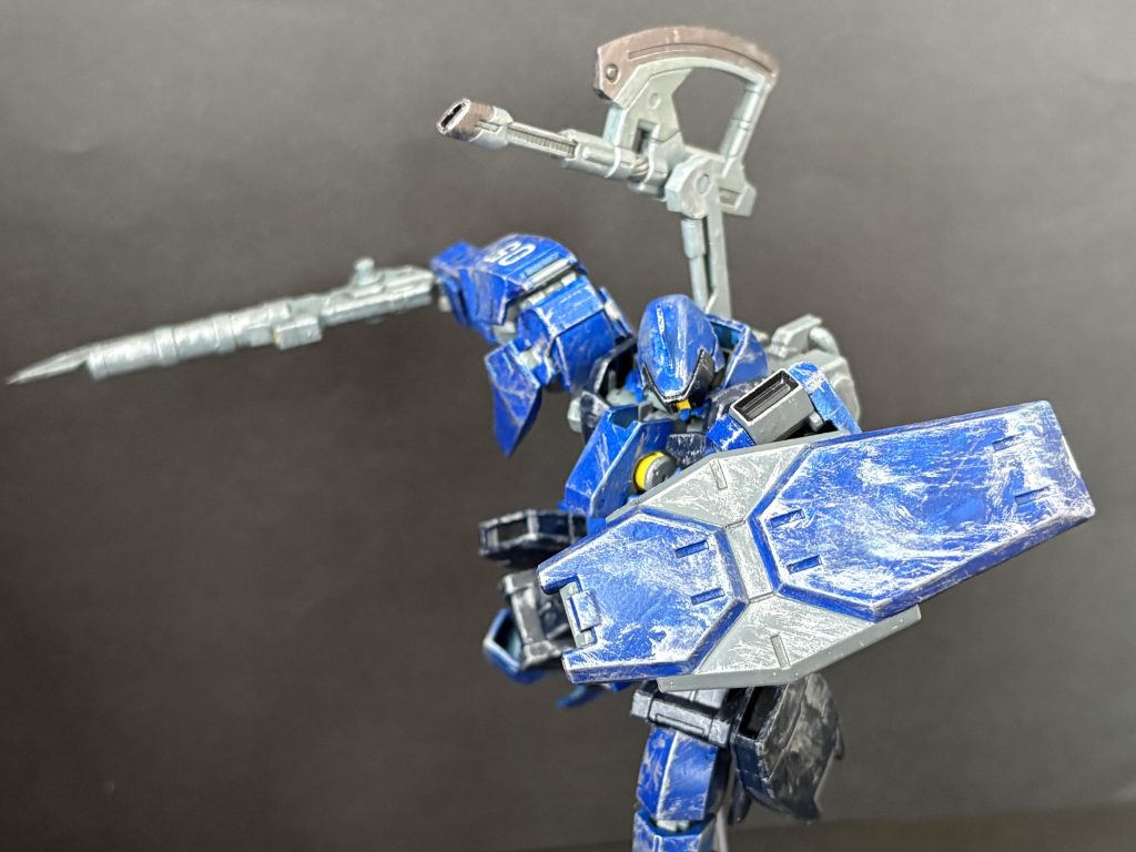 シールド 最も長く使われており、最も損傷度合いが酷い。今回のウェザリングで一番上手くいったと思います。グレイズの程よい大きさの無骨なデザインの盾渋くてカッコいいですよね。