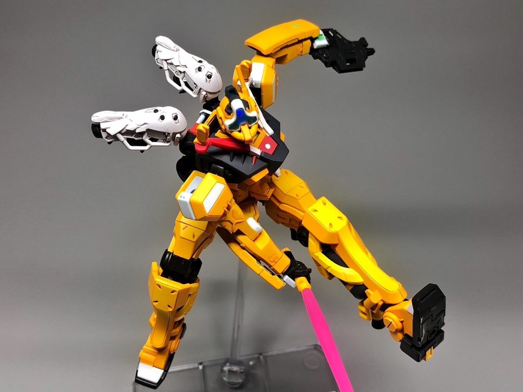 塗り分けでたまたまスラスターが白になり翼の様に見えて格好良いです。