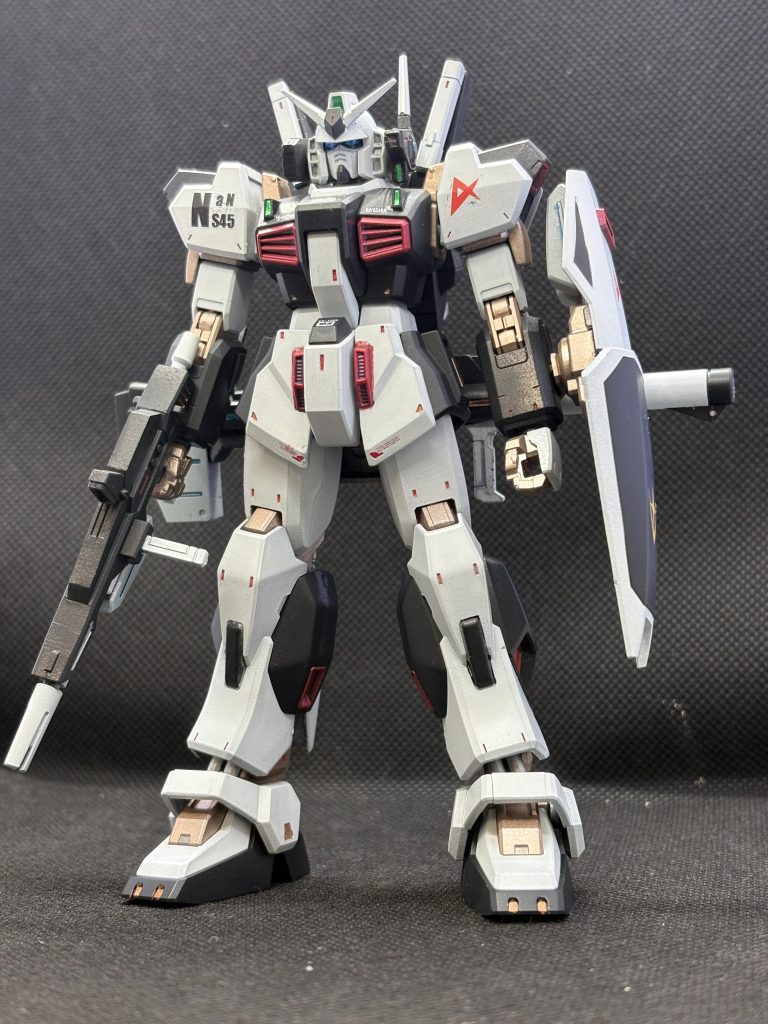 シールにレジン乗せる前の写真です。元々Aマークは想定していなかったのですが、geminiで遊んでいたら勝手に肩にマーキングされいたので、この際、やっちゃえで。