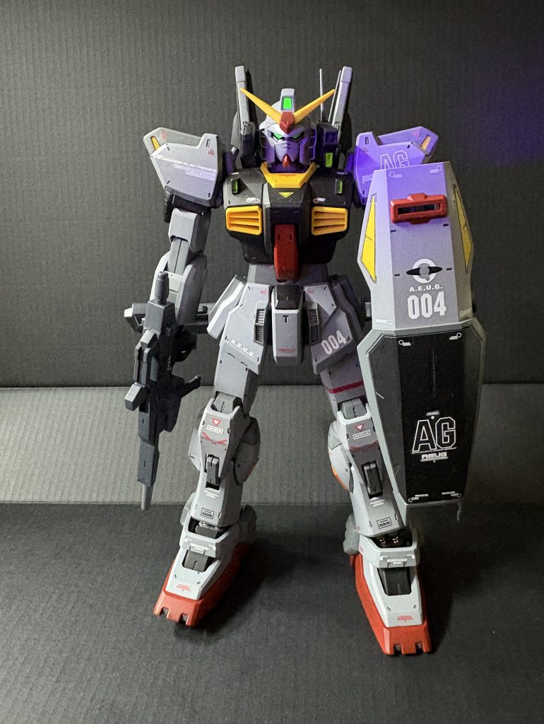 目は蛍光グリーンで。