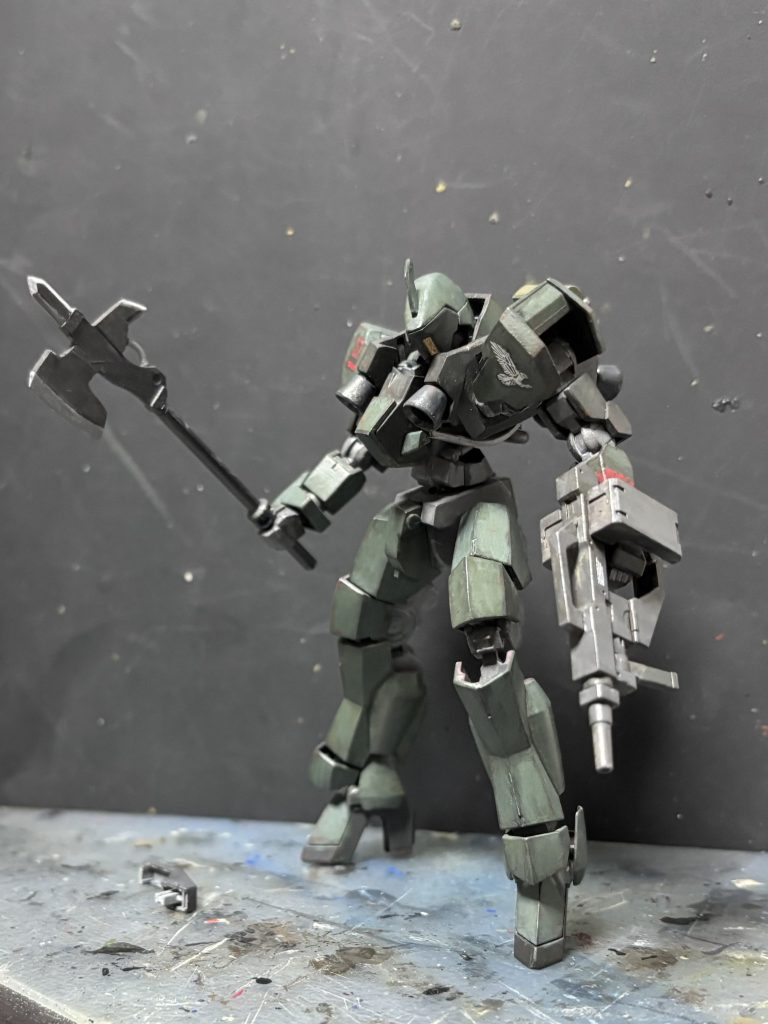 武装③:ショートハルバード軽量化された斧槍です。刺突、斬撃、引っ掛けなど様々な用途に使えますが、扱いが難しそうなところが精鋭部隊にぴったりだと思います。これも付属品から切り出して製作。