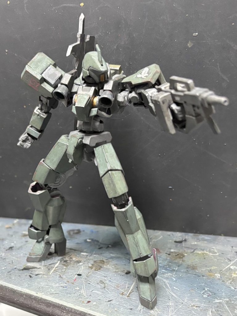 最後に載せきれなかった画像を。「降下部隊のグレイズのバリエーション」というのを個人的に考え抜いて作った作品なので、そのこだわりでつい長くなってしまいました。ですが、少しでも楽しんだり、納得していただけたなら嬉しいです。