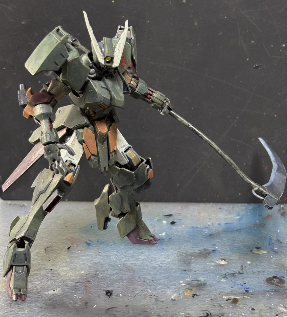 枠が余ったので最後にもう一枚。今回は、ウォーハンマーのミニチュアを参考に、エッジに明るい色を載せてみました。また、クリアも筆塗りしたら若干白飛びしてしまいましたが、それでも思い入れのある作品になりました。最後までお読みいただき、ありがとうございました。