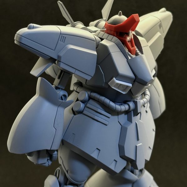 ドライセンはZZ版がなかなか手に入らないので、ユニコーン版を改造すること決意し、まずは胸部と袖口のエングレービングをスクレーパーで削り落としたところ。サフ吹いたら、ちょっとグレミー軍カラーぽくなって、これはこれでなかなか(gandam-hand2)（2枚目）