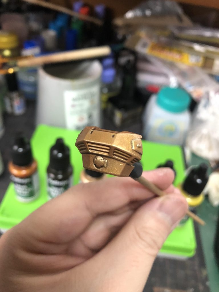 作品名：MJ″クワトロ″専用ゲルググの進捗です！<p>ファレホのトゥルーメタリックメタルを試し塗装しています！ ゴールドとイエローのメタリック塗料となります(zaku-kao8) ベース、シャドー、ライトを組み合わせて筆塗りしています。 シャドーは墨入れと同じように奥まった [&hellip;]</p>
