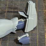 ユニコーン版には無い肩口の動力パイプを自作しました。