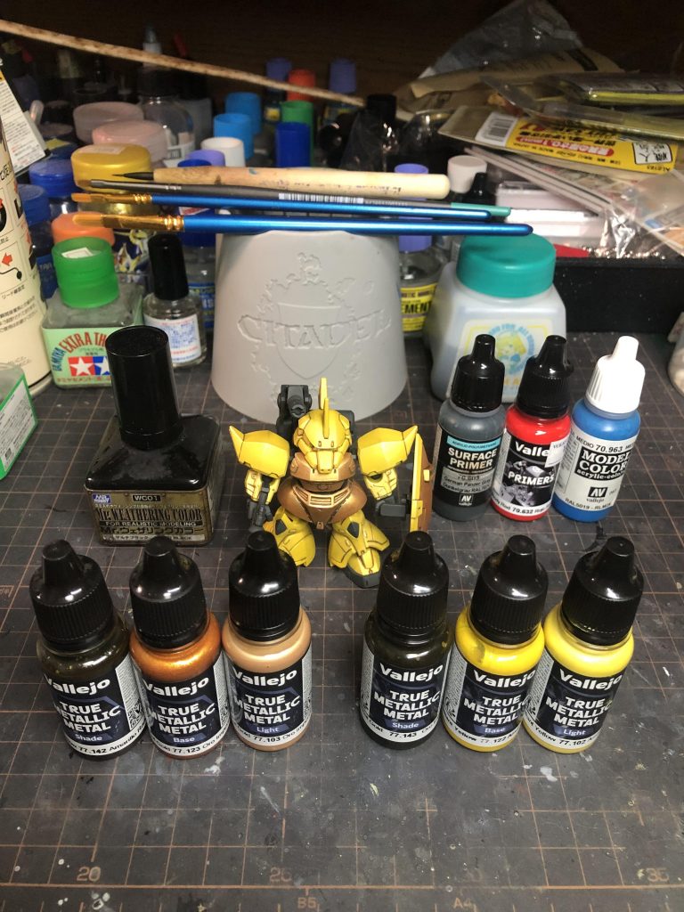 使用した塗料です！ジャーマンパンツァーグレイ（サフ）はエアブラシで塗装しました。その他は筆塗り塗装となります(zaku-kao5)