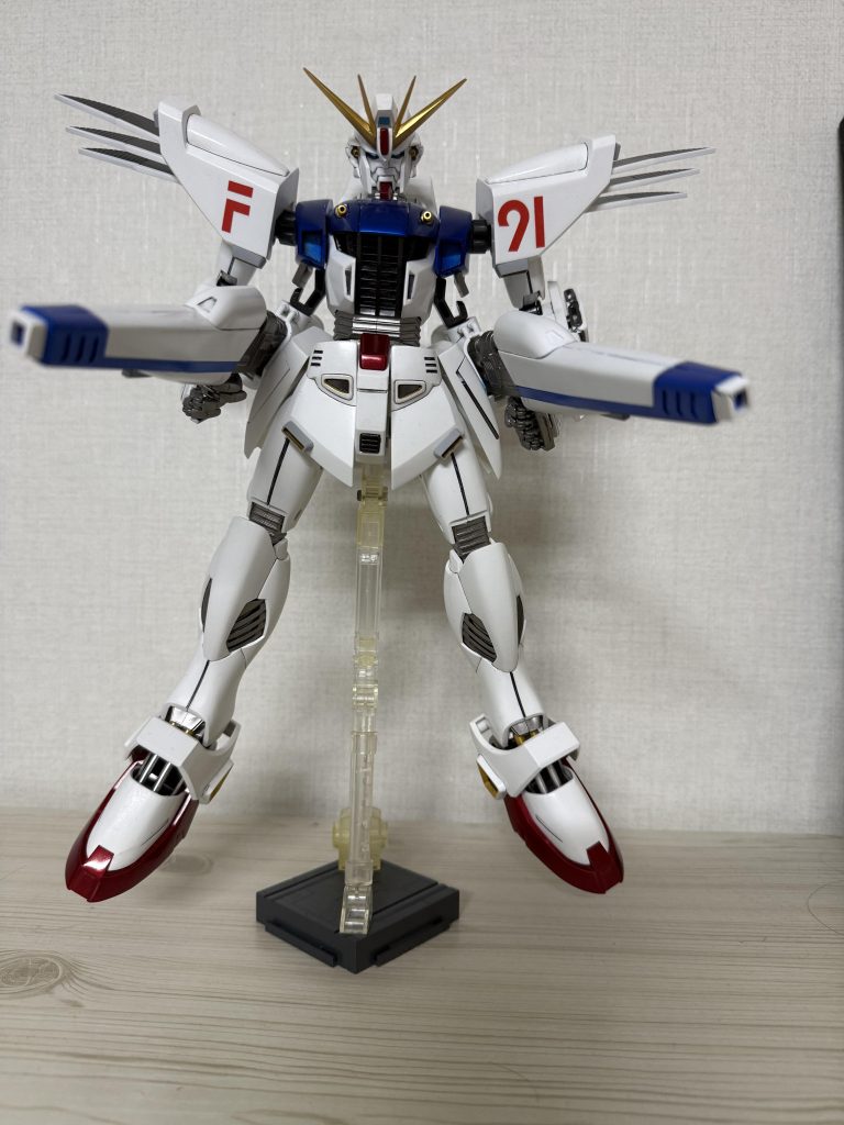 頭部アンテナとハンドパーツを大きくしてみました