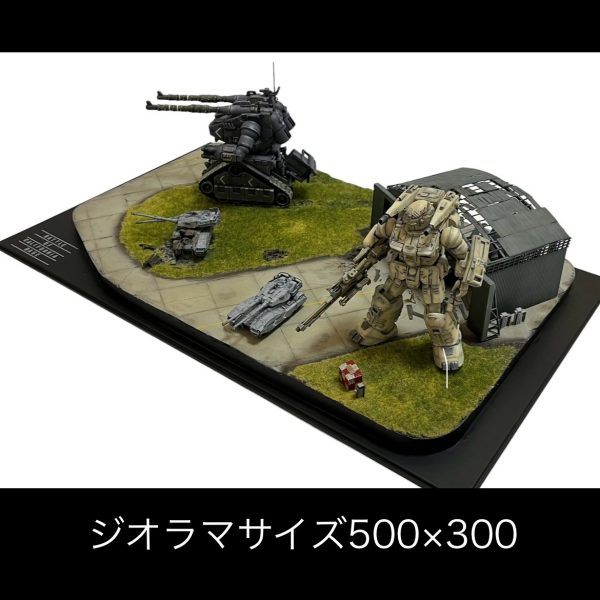 ジオラマ次回作は…GQ軍警ザクにしようか…とも思ったのですがジオラマのイメージが中々浮かばず…また「レクイエム！」です。頭の中にジオラマのイメージが沸き立ちました！ガンダム＋ソラリザクでリサイクルセンターでの死闘を再現してみようかと…。発売初日に朝から並んで苦労して購入したキットにようやく手を出します😭ジオラマサイズは300×300ないし500×300（アクリルケースのサイズ）でないと2機をバランスよく配置するのが難しいです。かなり大掛かりなモノになりそうです。鉄道模型のコンテナや自動車をある程度の数用意しなければなくコストが掛かりそうです😅（コンテナが高い😭）傘増しとか一部自作とか工夫が必要です。コンテナや廃車の山の間から最近覚えたてのスモークを立ちこめさせてその中にガンダムをカッコよく立たせたいですね😆もの凄い長丁場になりますね…キットは誰かに作ってもらつて自分はジオラマだけ楽しみたい気分です😅また随時ストーリーを投稿させて頂きます🙇🏼‍♂️（3枚目）