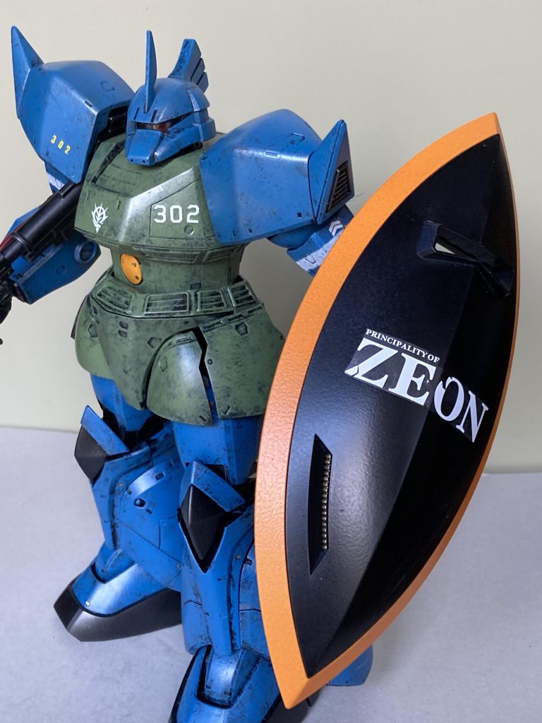 シールドもデカいね！ガンダムデカールを初めて使いまして、ちょい破れました。まだ、コツがわかりません😓