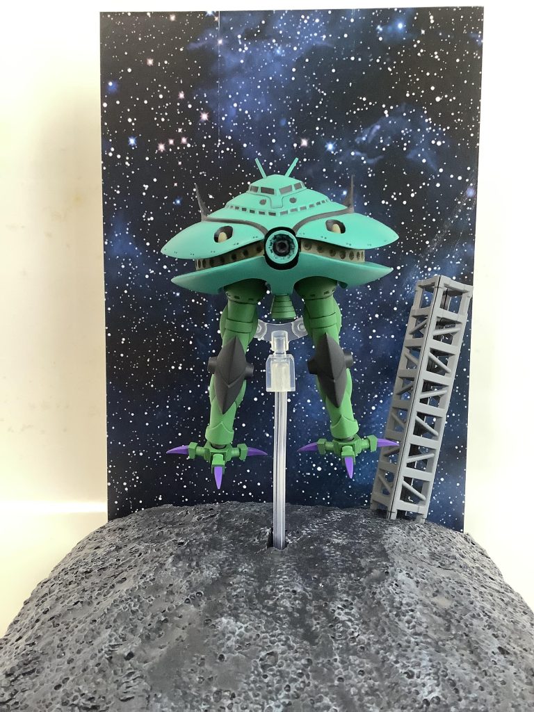 思いつきでベースを作ったのでダイソーのスタンド使用間接を市販の物に変えてありますが可動範囲に変わりはありません間接固定で組んだ方が楽でしたね