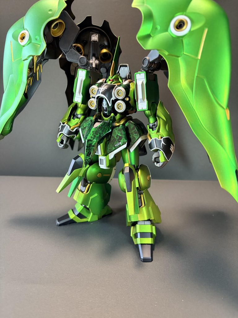 前面　マットキャンディはスターブライトゴールドを下地に緑、黄緑の二色濃い緑はラップ塗装で塗装しています。