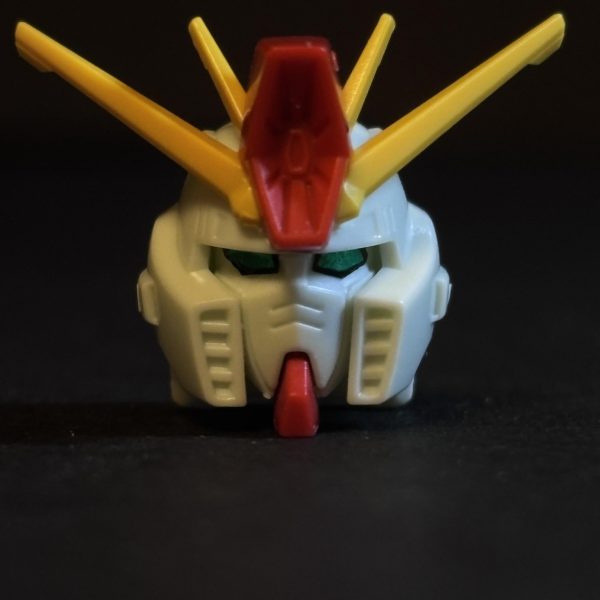 &nbsp;HGUC ZZガンダムをMGverKaに寄せていこうの第2週（〜26.3.8）です。色々やりましたが寄らないなぁ‥と思い。頬を砕きました笑。もう削りとパテ盛りの繰り返し。収拾つきません。光硬化パテなかったら諦めてるかも。神アイテム🥰1枚目が現状。2枚目が昨日。3枚目が先週。4枚目は素組みです。2枚目時点で割と満足してたんですけどスリム過ぎて本体に取り付けたらアンマッチが過ぎました笑。なのでヘルメット横に肉盛り途中です。色々悩みましたがやってよかったです。素組みはツインアイのシールの使い方でいくらでも雰囲気変わりますよね。第3週もお顔改造頑張ります。楽しくなってきました🤩（5枚目）