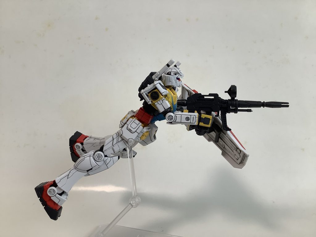 白いガンダム–4枚目/制作者：yanagi1112