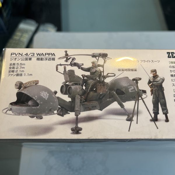 模コンのファイナル進出祝いに息子にAmazonで買って貰ったワッパ機動偵察セットです。前々から欲しくて堪らなかったキットです😆ワッパの両サイドに簡易的なイスを設置してジオン版デルタフォースによるへリボーンシーンをジオラマ化したいですね😆今作っているレクイエムのジオラマを中止して今すぐにでも取り掛かりたいくらいです😆（2枚目）
