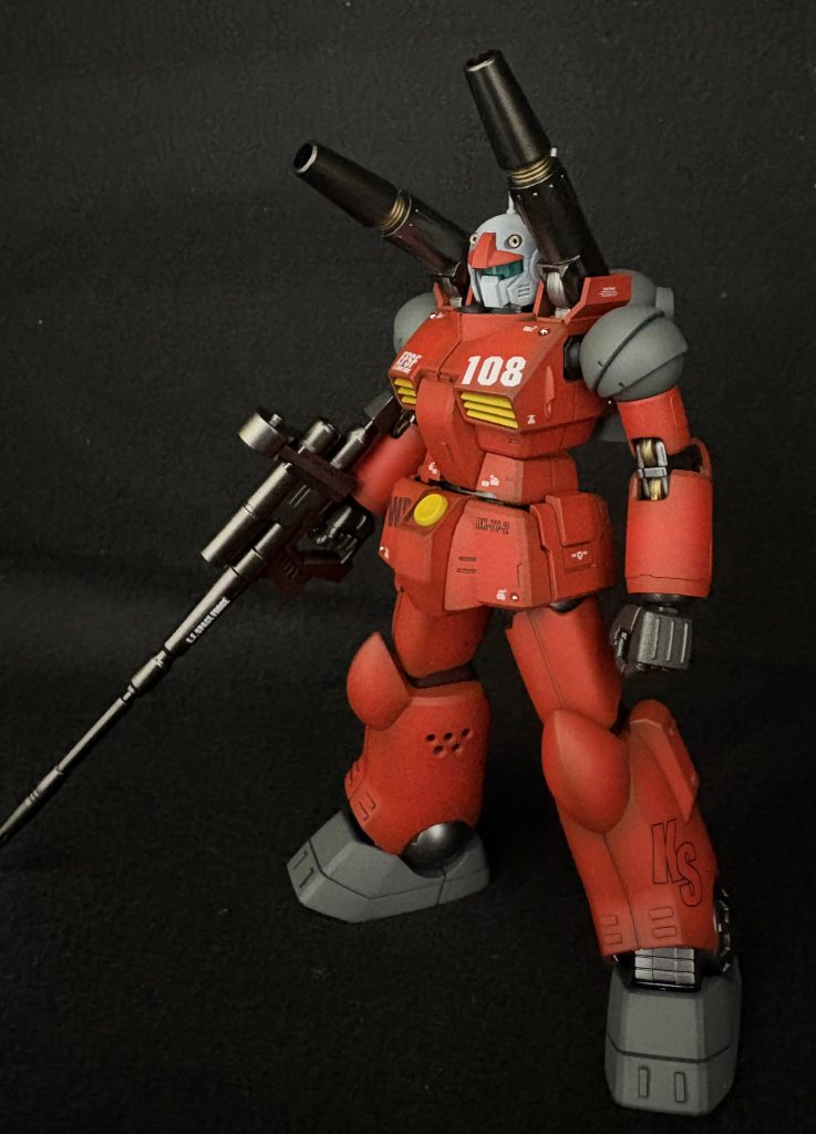 ライフルは接着の失敗をごまかすついでに少しだけバレルを延長してます。左脚の「KS」は、カイ・シデンということでご理解ください。