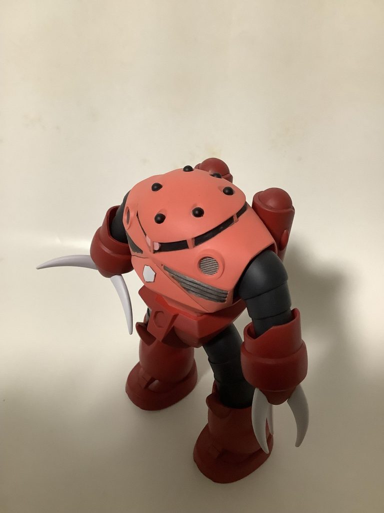 頭部のミサイルは市販のパーツ