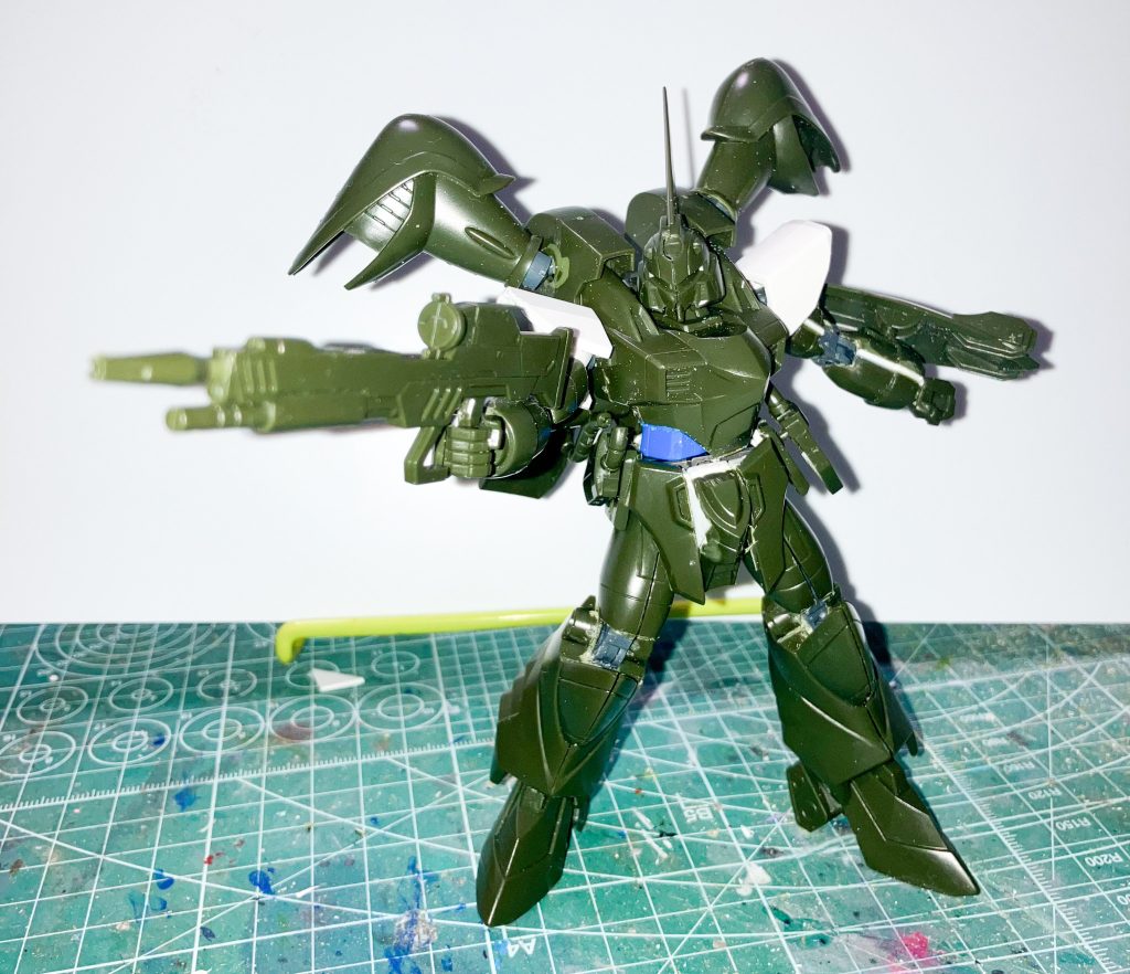 旧HGフリーダムの腰部や肩部を使用しているのでこのくらいポーズをつけることができます！