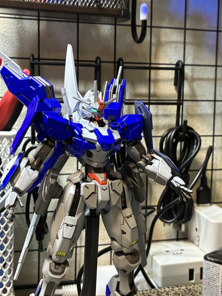 目はビコーンできます。(ブラックライト、蛍光塗料です)