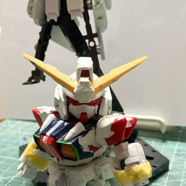 SDEX ビルドバーニングガンダムをベースにHG Gセイバーの部品を組み込んでいます。要所要所に磁石を入れているのでオリジンモード・スペースモード・グランドモードの換装を再現する予定です。（2枚目）